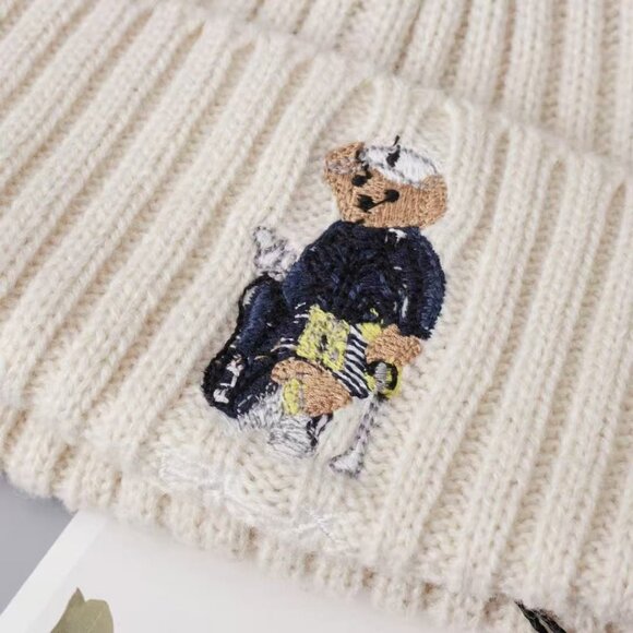 Polo Ralph Lauren White knitted hat with cartoon bear pattern - Picture 3 of 5